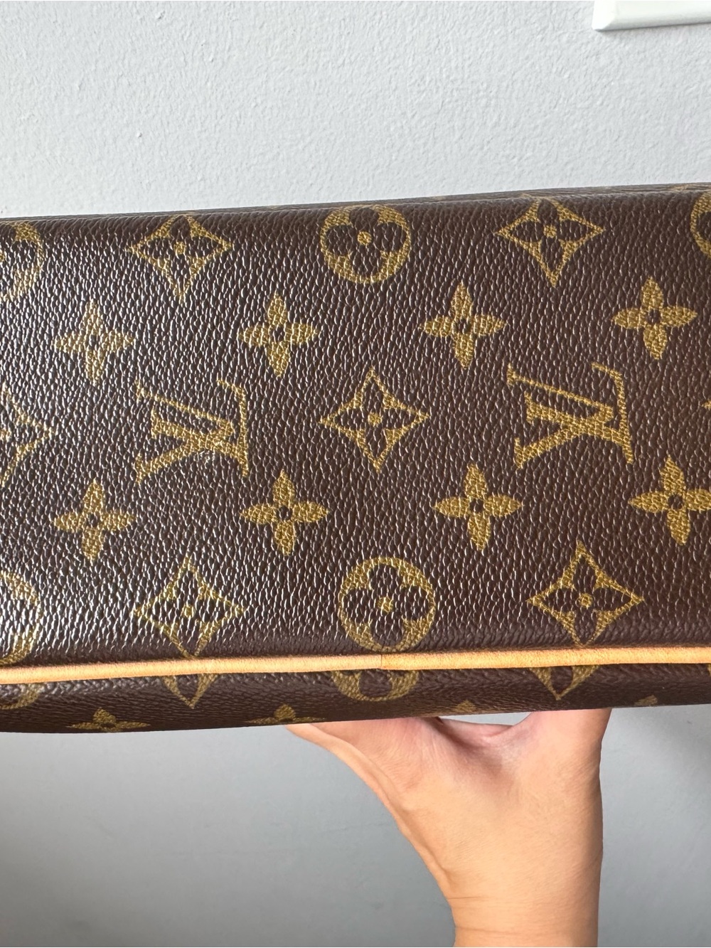Authentic LOUIS VUITTON
Monogram Canvas Trouville Bag (vintage) - Rarely used - Picture 5 of 7